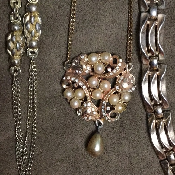 Necklaces -  4 vintage gold metal Necklaces .. Jewelry Bundle …   JB100 - Picture 5 of 7